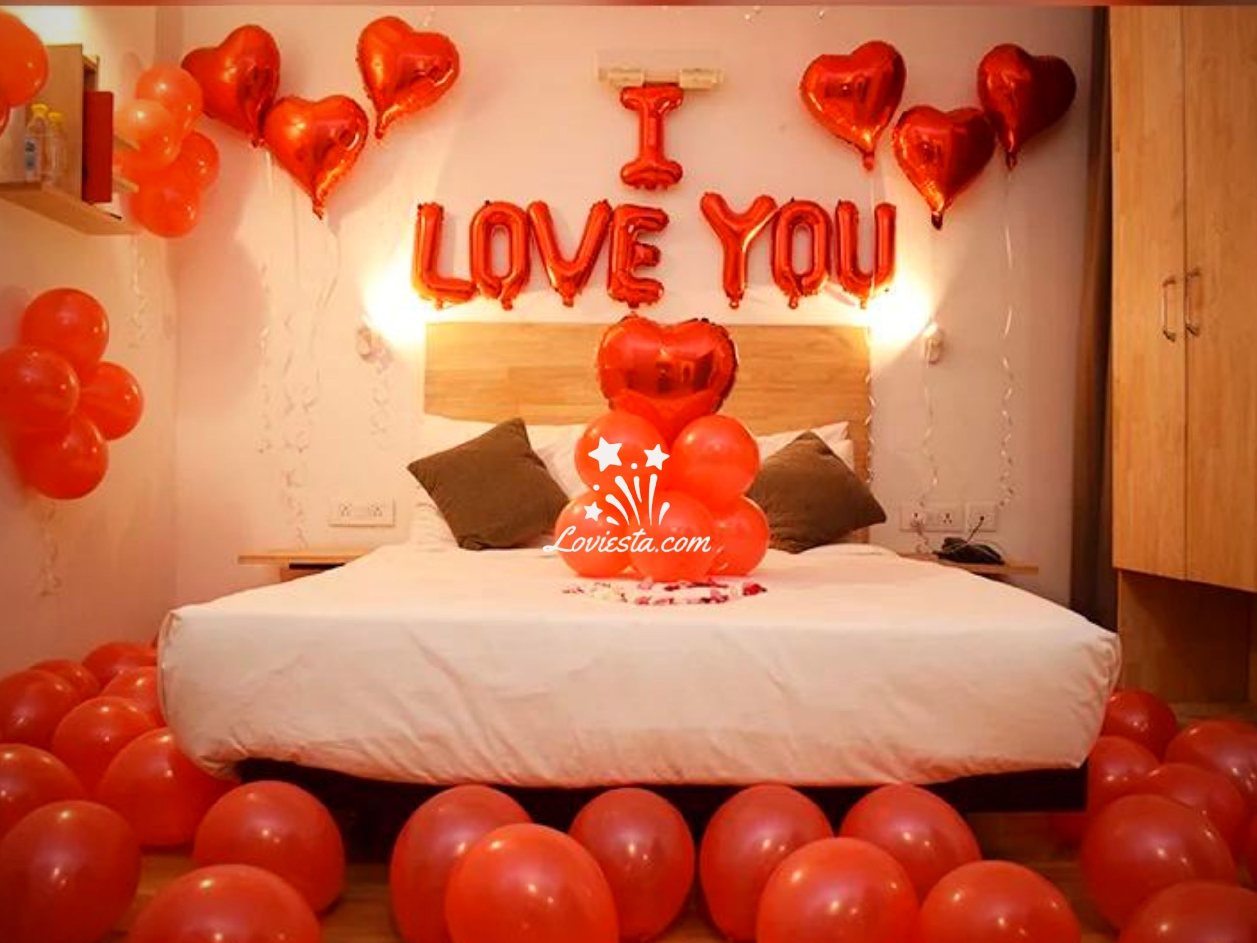 15 Classic Romantic Honeymoon Room Decor for Valentine's Day -  Matchness.com | Romantic room decoration, Wedding night room decorations,  Romantic bedroom decor