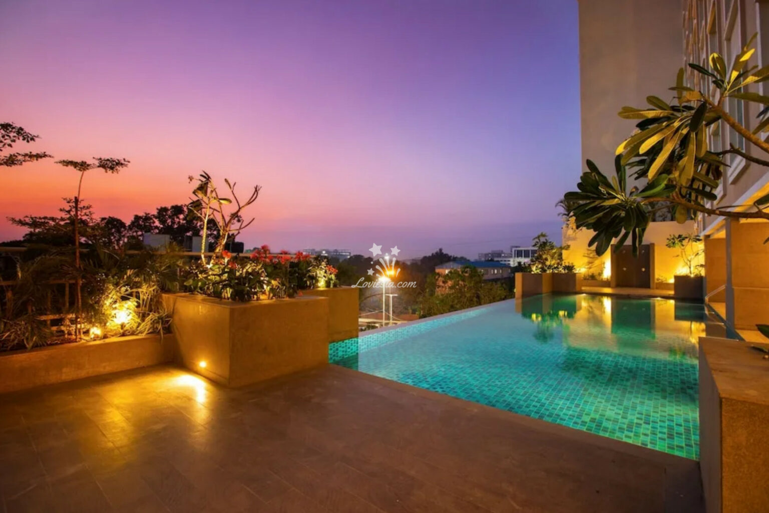 private-poolside-candlelight-dinner-in-pune-loviesta